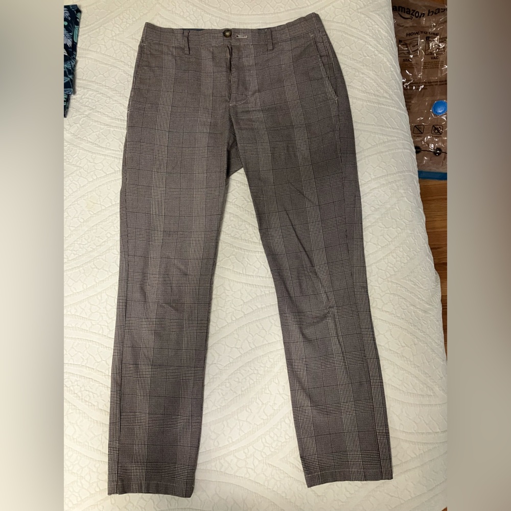 Old Navy Slim Ultimate Built-In Flex Textured Chino Pants for Men